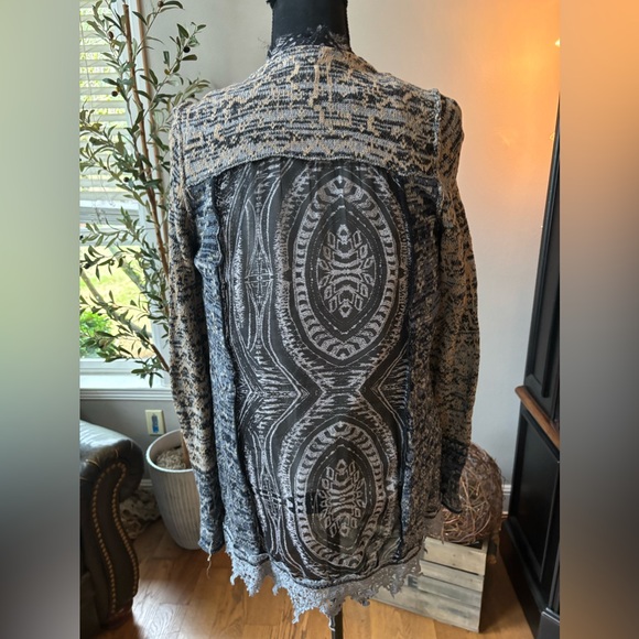 BKE gimmicks open blue and tan cardigan - Picture 4 of 8